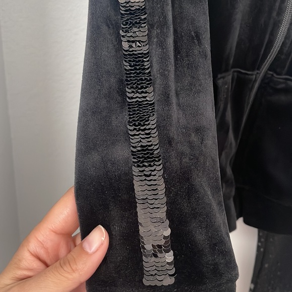 More Than Magic Velour Suit. Size 6/6x. - Picture 3 of 4